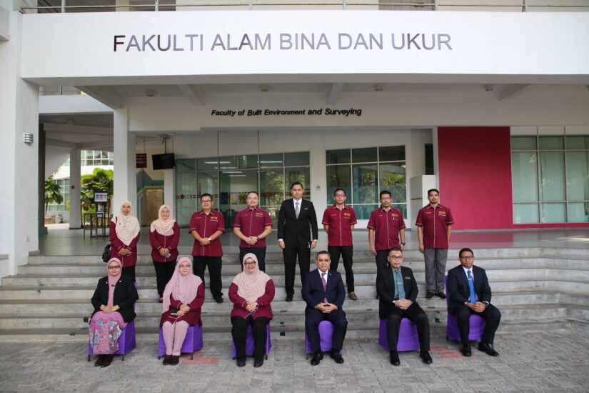 Kunjungan Hormat Pengarah Tanah dan Galian Johor ke Fakulti Alam Bina Dan Ukur, Universiti Teknologi Malaysia