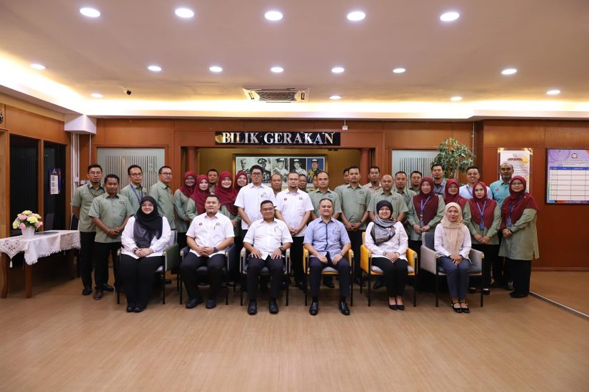 LAWATAN KERJA PENGARAH TANAH DAN GALIAN JOHOR KE PEJABAT TANAH KLUANG