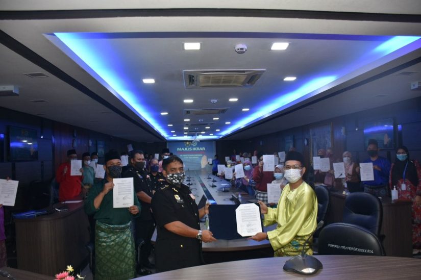 Majlis Menandatangani Ikrar Bebas Rasuah Pejabat Tanah Daerah Mersing Dengan Kerjasama Suruhanjaya Pencegahan Rasuah Malaysia (SPRM) Negeri Johor