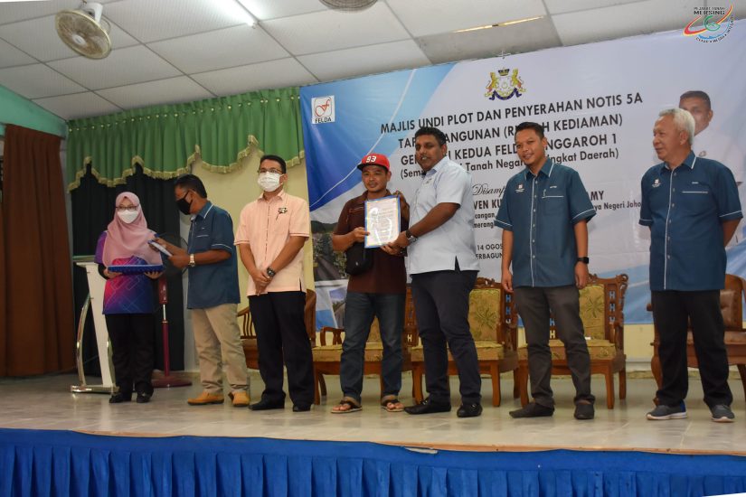 Majlis Undi Plot Dan Penyerahan Notis 5a Tapak Bangunan (Rumah Kediaman) Generasi Kedua Felda Tenggaroh 1