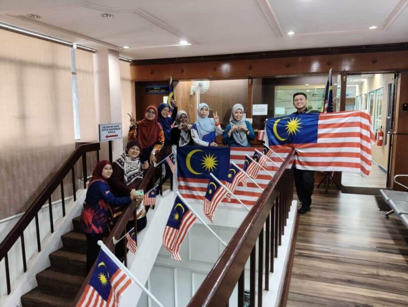 GOTONG-ROYONG PEMASANGAN BENDERA DI BANGUNAN SULTAN ISKANDAR DAN PREMIS JABATAN SEMPENA HARI KEBANGSAAN KE-68 TAHUN 2025