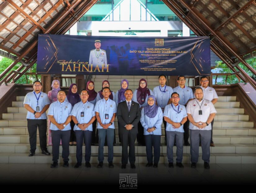 𝐒𝐚𝐦𝐛𝐮𝐭𝐚𝐧 𝐊𝐞𝐭𝐢𝐛𝐚𝐚𝐧 𝐘𝐚𝐧𝐠 𝐁𝐞𝐫𝐡𝐨𝐫𝐦𝐚𝐭 𝐃𝐚𝐭𝐨’ 𝐇𝐚𝐣𝐢 𝐌𝐨𝐡𝐚𝐦𝐦𝐞𝐝 𝐒𝐡𝐚𝐤𝐢𝐛 𝐛𝐢𝐧 𝐇𝐚𝐣𝐢 𝐀𝐥𝐢, 𝐏𝐞𝐧𝐠𝐚𝐫𝐚𝐡 𝐓𝐚𝐧𝐚𝐡 𝐝𝐚𝐧 𝐆𝐚𝐥𝐢𝐚𝐧 𝐉𝐨𝐡𝐨𝐫.